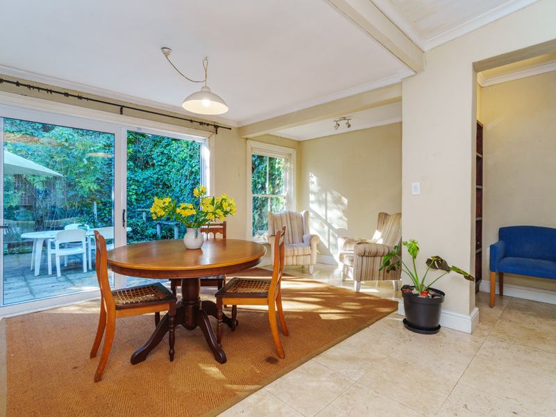 Charming Chelsea Cottage with North-Facing Garden on quiet lane - Photo 4