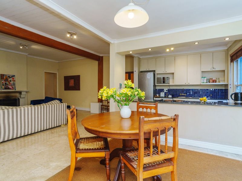 Charming Chelsea Cottage with North-Facing Garden on quiet lane - Photo 7