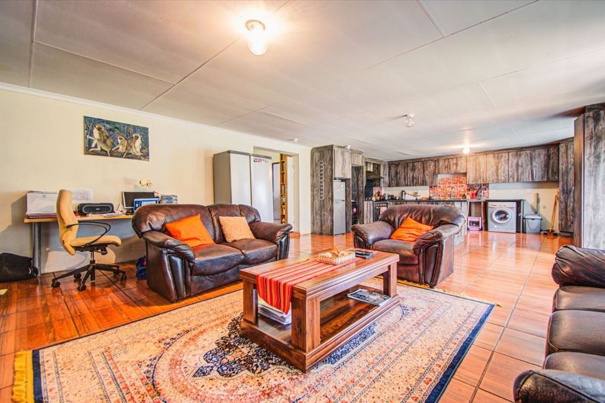 Spacious Family Home with Dual Granny Flats - Photo 3