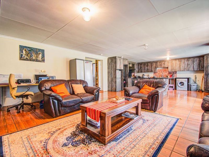 Spacious Family Home with Dual Granny Flats - Photo 3