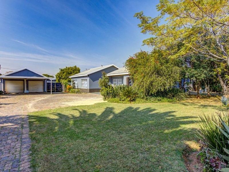 Versatile Home with Granny Flat and Ample Parking - Photo 3