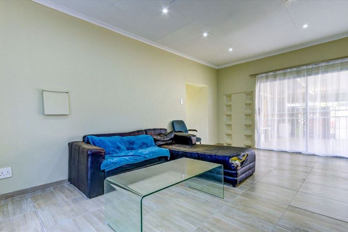 Versatile Home with Granny Flat and Ample Parking - Photo 2