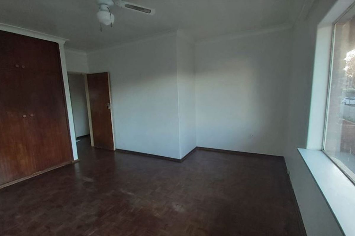 Cozy 2-Bedroom Home with Carport and Dining Room - Photo 2