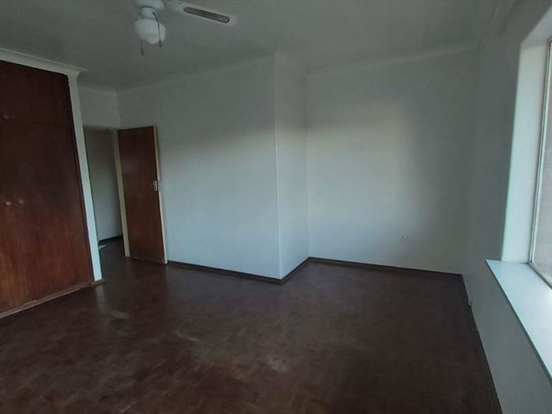 Cozy 2-Bedroom Home with Carport and Dining Room - Photo 2