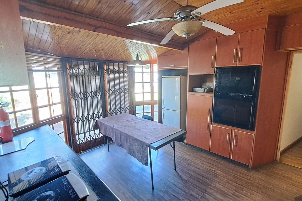 14-BEDROOM STUDENT-HOUSE INVESTMENT, UNIVERSITAS,, BLOEMFONTEIN - Photo 4