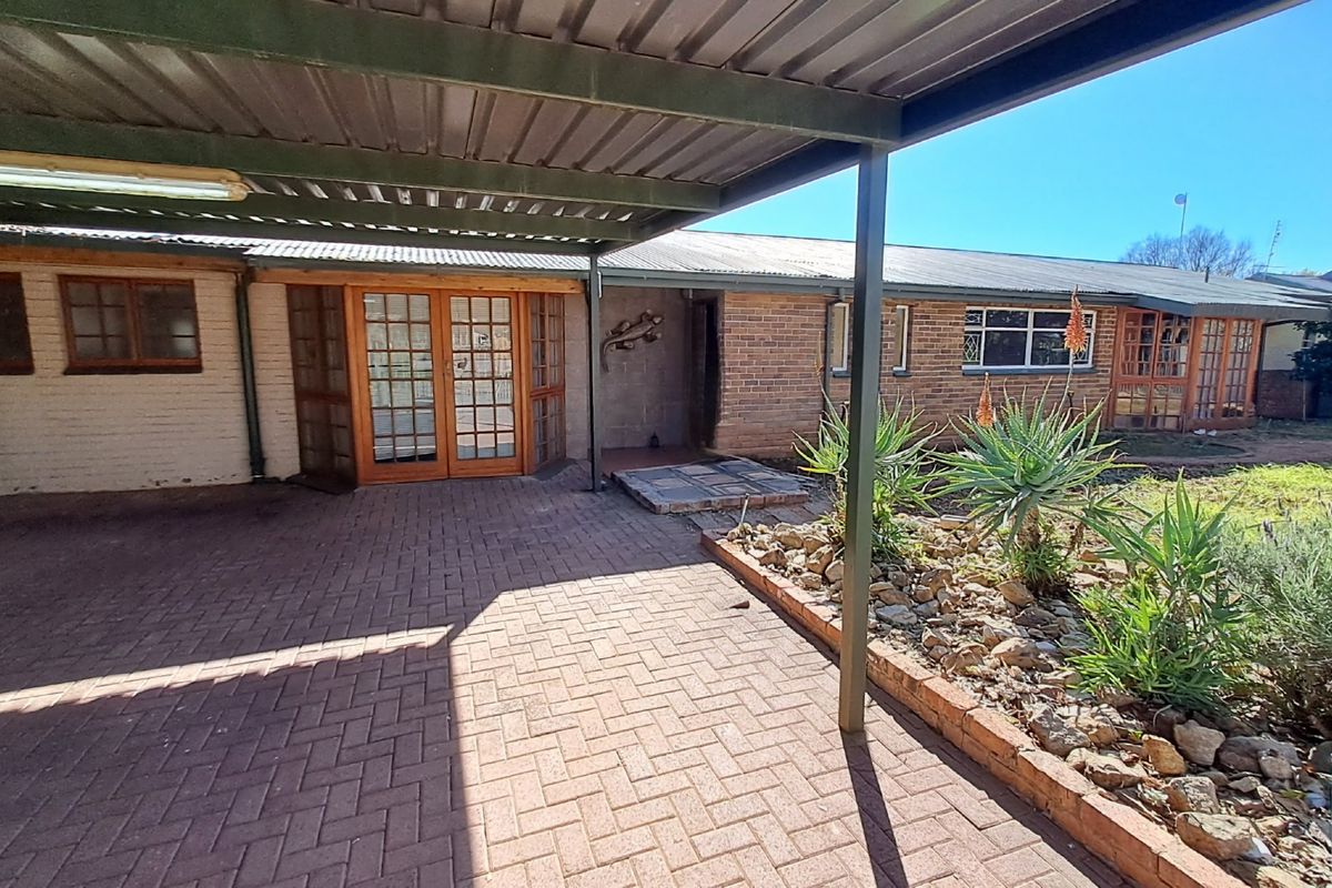 14-BEDROOM STUDENT-HOUSE INVESTMENT, UNIVERSITAS,, BLOEMFONTEIN - Photo 3