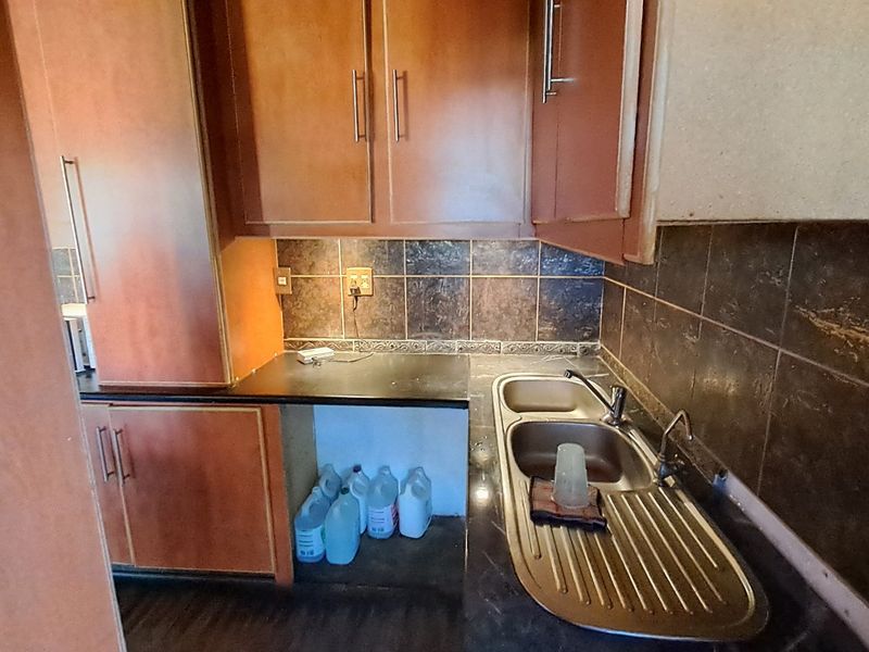 14-BEDROOM STUDENT-HOUSE INVESTMENT, UNIVERSITAS,, BLOEMFONTEIN - Photo 7