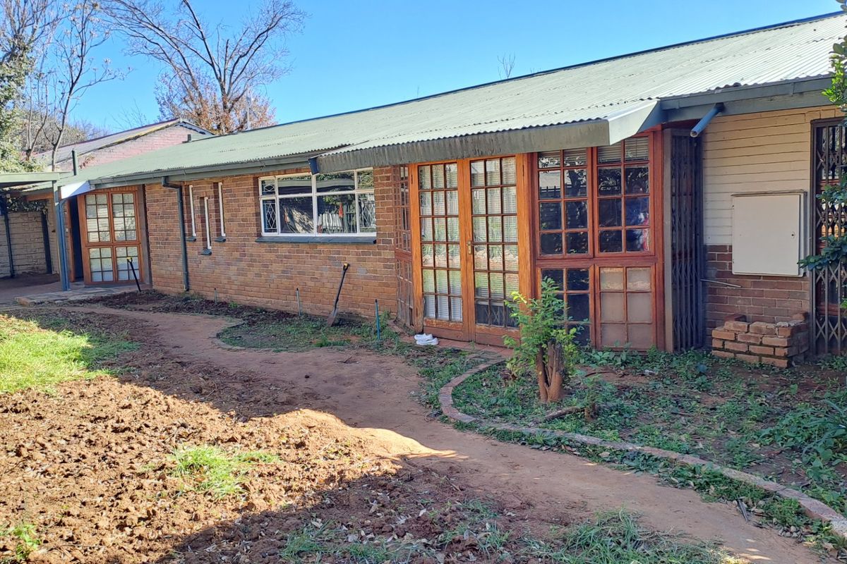 14-BEDROOM STUDENT-HOUSE INVESTMENT, UNIVERSITAS,, BLOEMFONTEIN - Photo 2