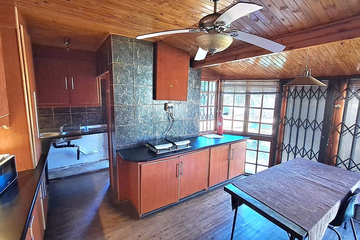 14-BEDROOM STUDENT-HOUSE INVESTMENT, UNIVERSITAS,, BLOEMFONTEIN - Photo 5