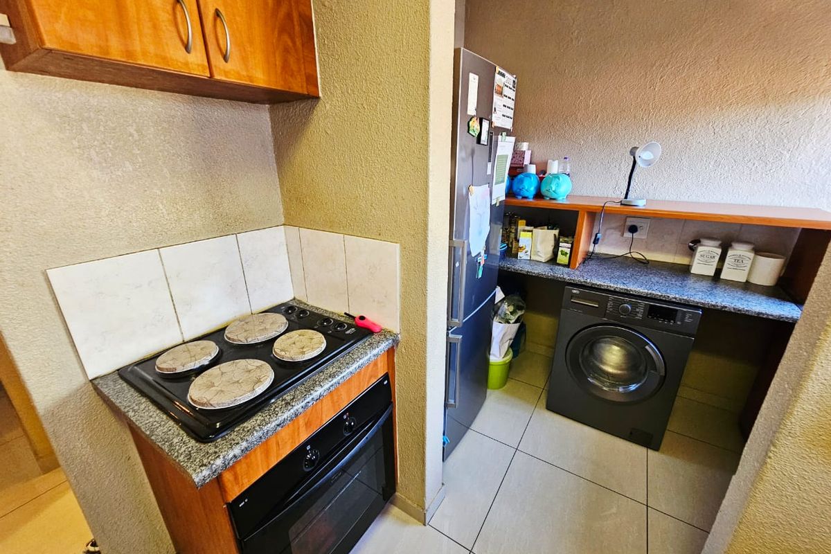 A Beautiful 2 Bedroom 2 Bathroom First Floor Unit for Sale in Celtisdal - Photo 3
