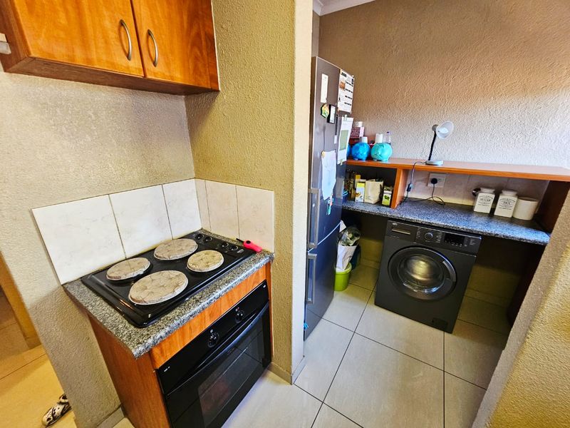 A Beautiful 2 Bedroom 2 Bathroom First Floor Unit for Sale in Celtisdal - Photo 3