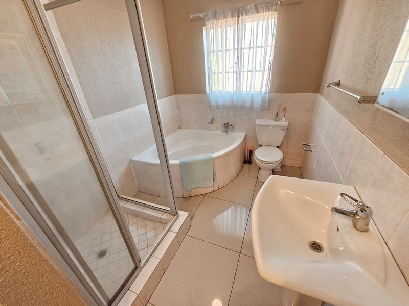 A Beautiful 2 Bedroom 2 Bathroom First Floor Unit for Sale in Celtisdal - Photo 10