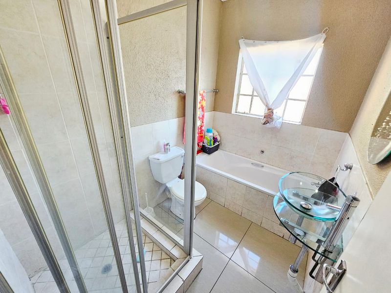 A Beautiful 2 Bedroom 2 Bathroom First Floor Unit for Sale in Celtisdal - Photo 6