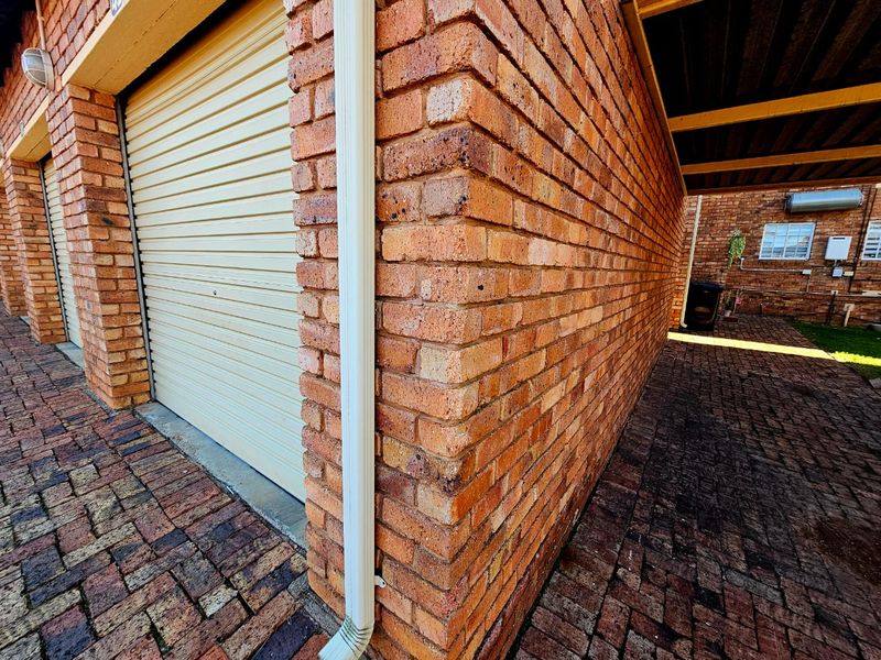 A Beautiful 2 Bedroom 2 Bathroom First Floor Unit for Sale in Celtisdal - Photo 2