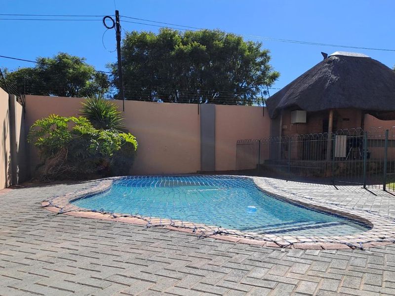 Stunning 4 Bedroom home in Sunny ridge - Photo 8