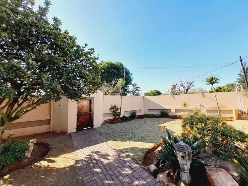 Stunning 4 Bedroom home in Sunny ridge - Photo 3