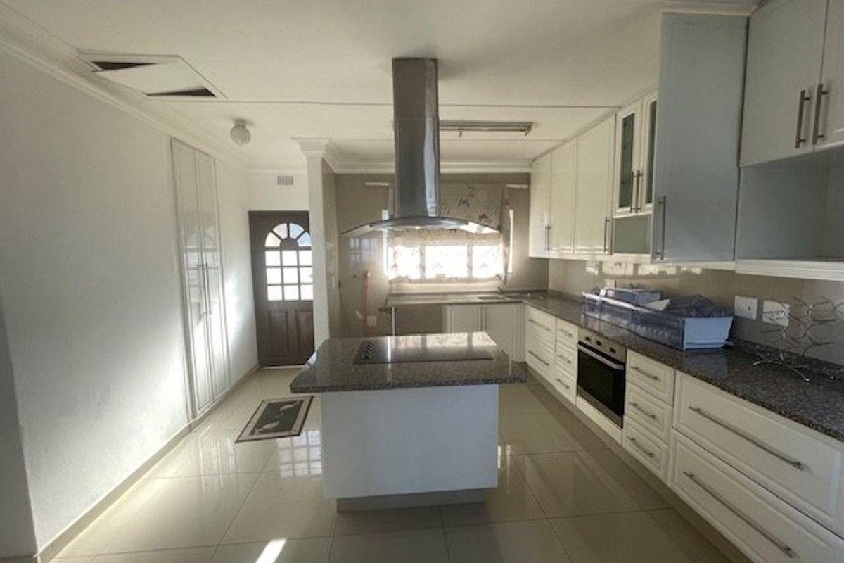 Beachside Bliss in Ramsgate – 3-Bedroom Apartment for Sale! - Photo 5