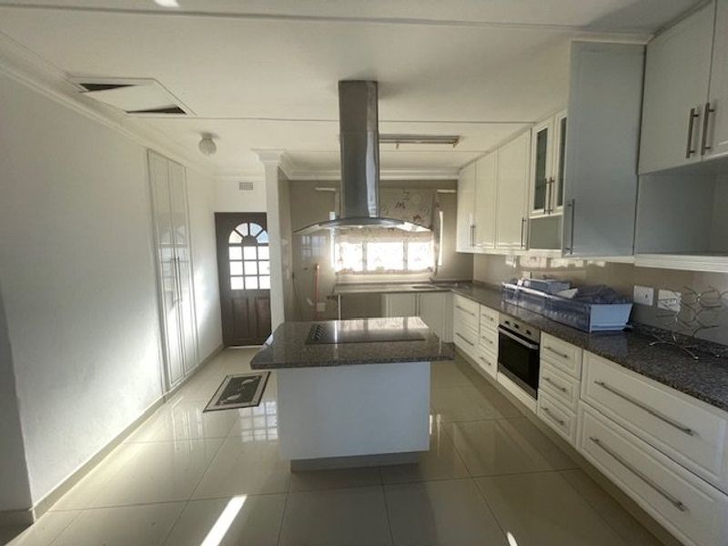 Beachside Bliss in Ramsgate – 3-Bedroom Apartment for Sale! - Photo 5