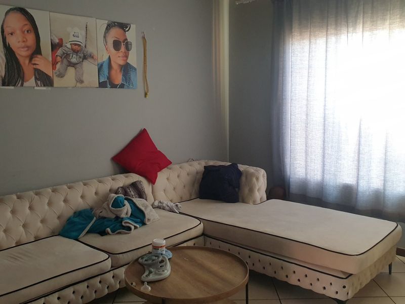 Ground Floor Gem in Sought-After Rose Stone Estate, Monavoni - Photo 3