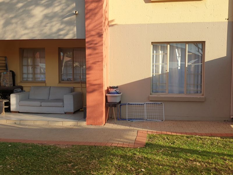 Ground Floor Gem in Sought-After Rose Stone Estate, Monavoni - Photo 2