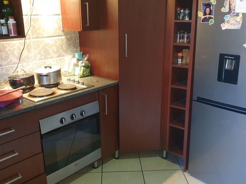 Ground Floor Gem in Sought-After Rose Stone Estate, Monavoni - Photo 6