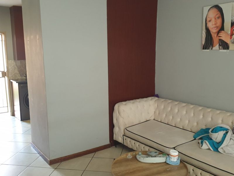 Ground Floor Gem in Sought-After Rose Stone Estate, Monavoni - Photo 4