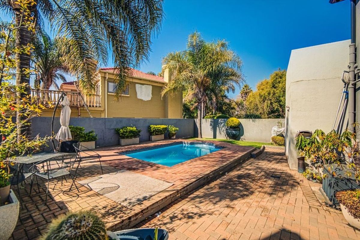 Spacious Family Home with Modern Comforts - Photo 3