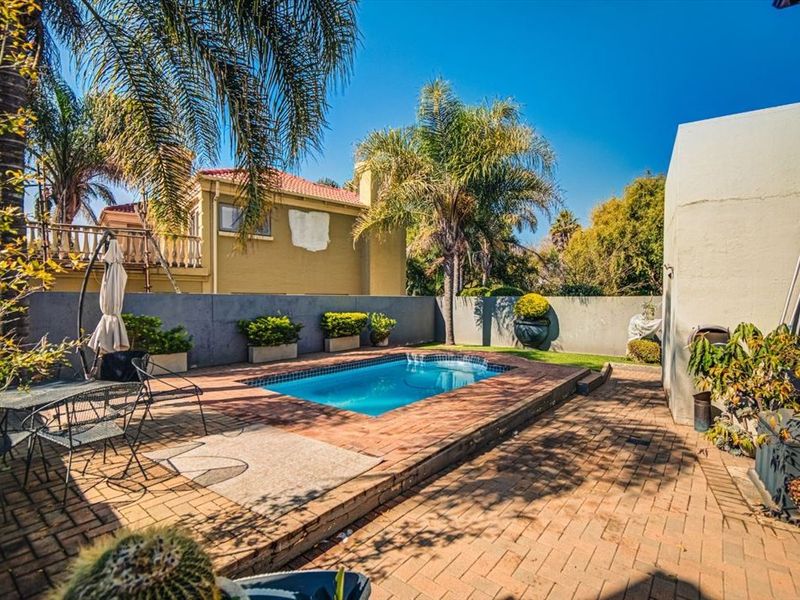 Spacious Family Home with Modern Comforts - Photo 3