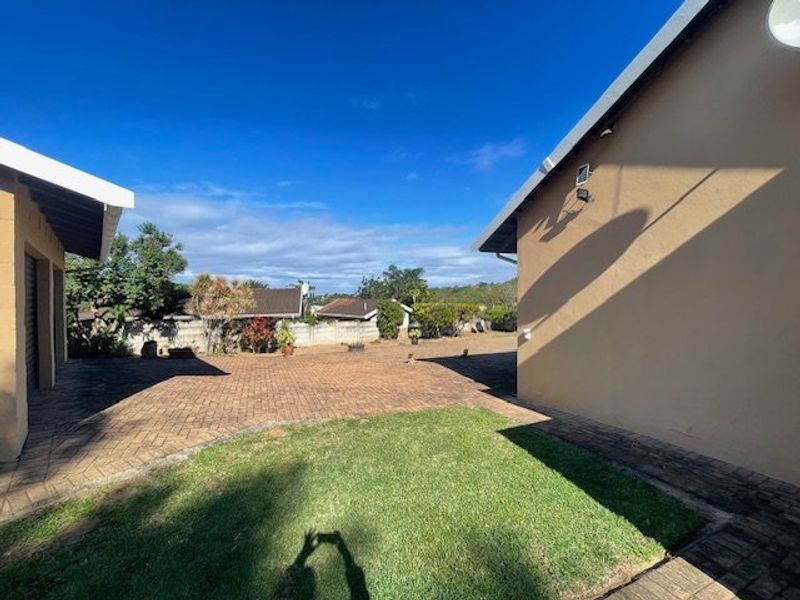 Charming Family Home in Tranquil Uvongo – Close to Beach, Shops & Restaurants - Photo 4