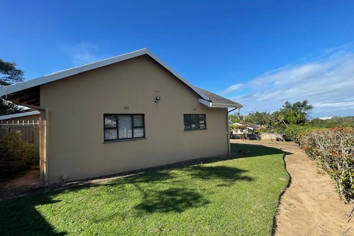 Charming Family Home in Tranquil Uvongo – Close to Beach, Shops & Restaurants - Photo 2