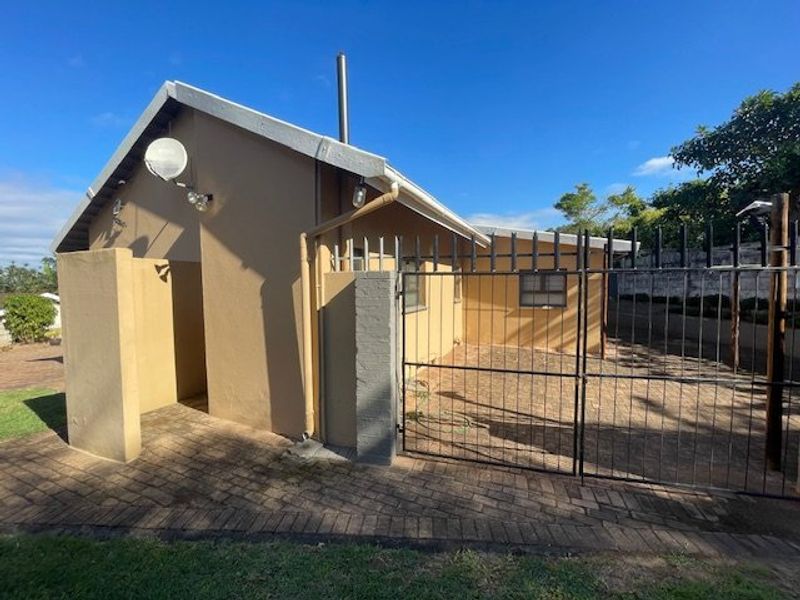 Charming Family Home in Tranquil Uvongo – Close to Beach, Shops & Restaurants - Photo 6