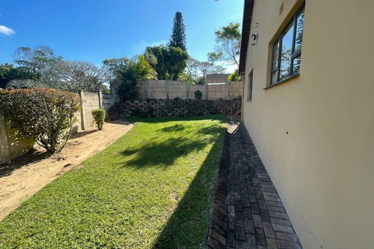 Charming Family Home in Tranquil Uvongo – Close to Beach, Shops & Restaurants - Photo 5