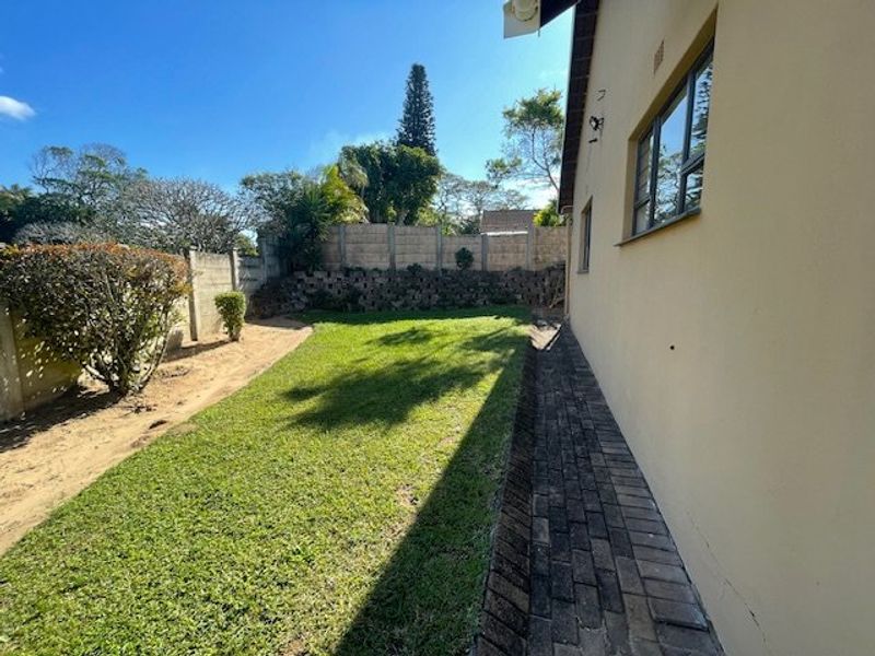 Charming Family Home in Tranquil Uvongo – Close to Beach, Shops & Restaurants - Photo 5