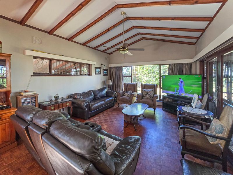 House With A Flat For Sale - Photo 10