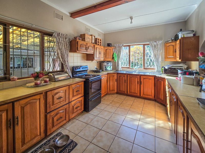 House With A Flat For Sale - Photo 9