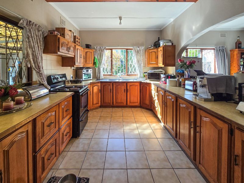 House With A Flat For Sale - Photo 8