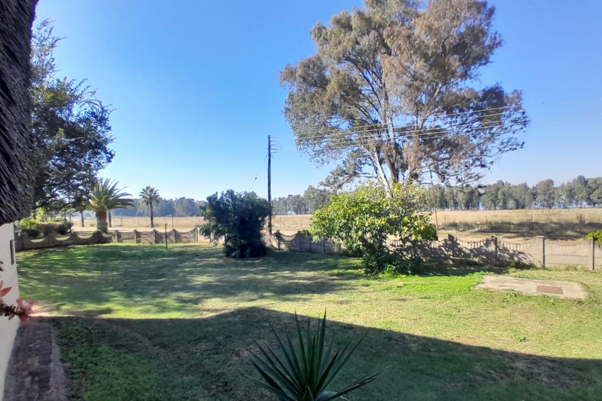 Versatile Family Home with Flatlet &amp; Waterfront Views – Deneysville - Photo 2