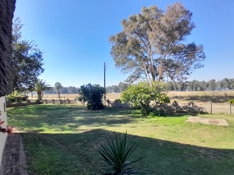 Versatile Family Home with Flatlet &amp; Waterfront Views – Deneysville - Photo 2