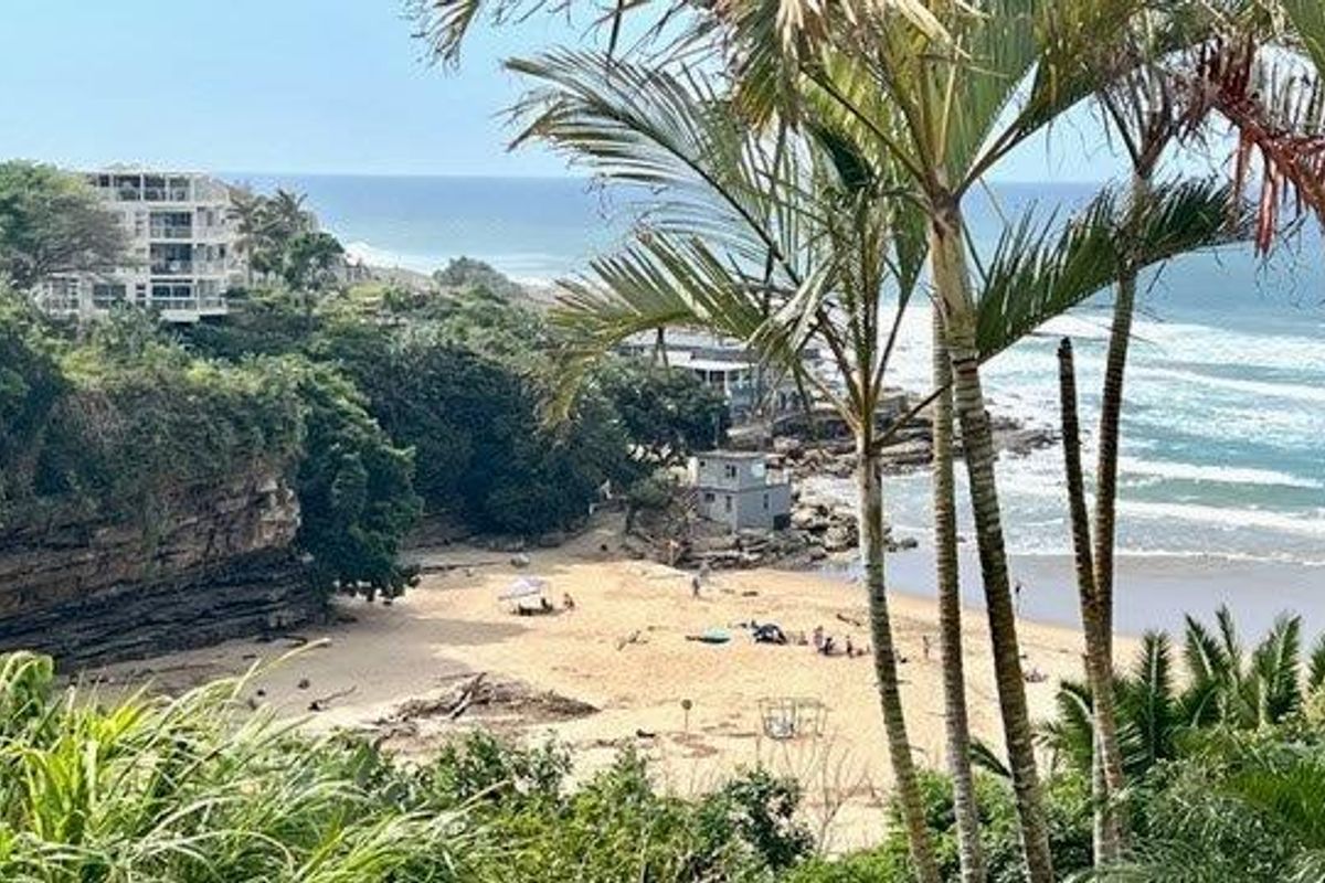 Luxurious Beachfront Apartment In Uvongo - Photo 2