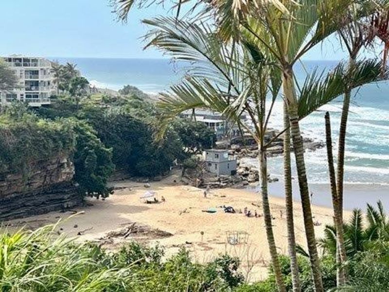 Luxurious Beachfront Apartment In Uvongo - Photo 2