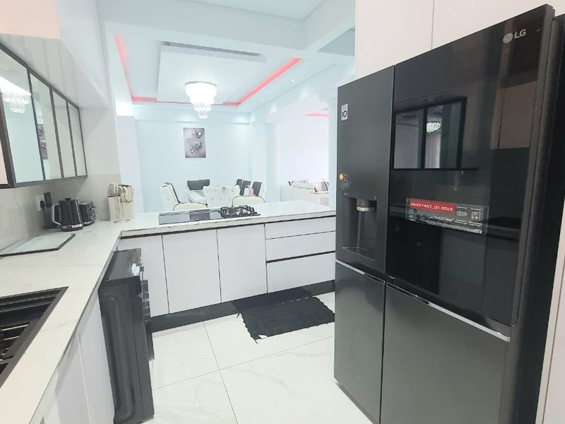 3 - BED -2 - BATH - HIGH TECH APARTMENT IN THE HEART OF ILLOVO  - Photo 4