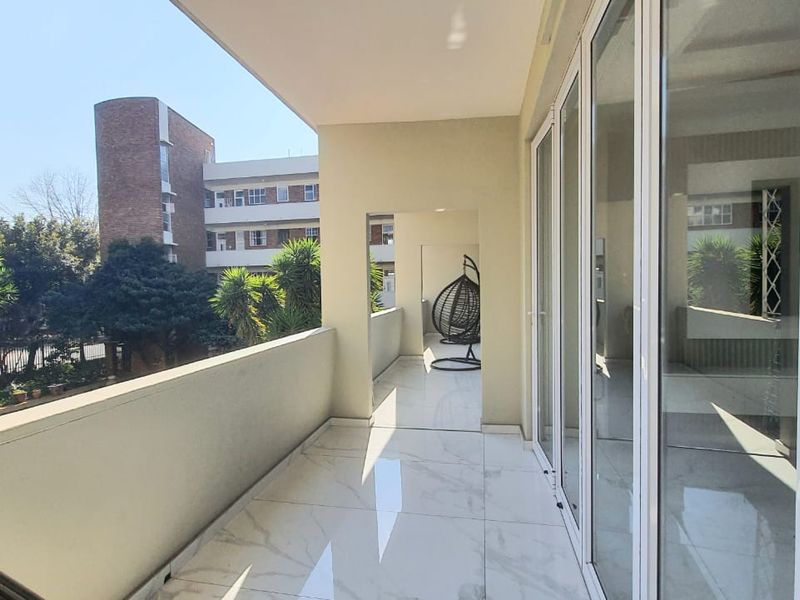 3 - BED -2 - BATH - HIGH TECH APARTMENT IN THE HEART OF ILLOVO  - Photo 7