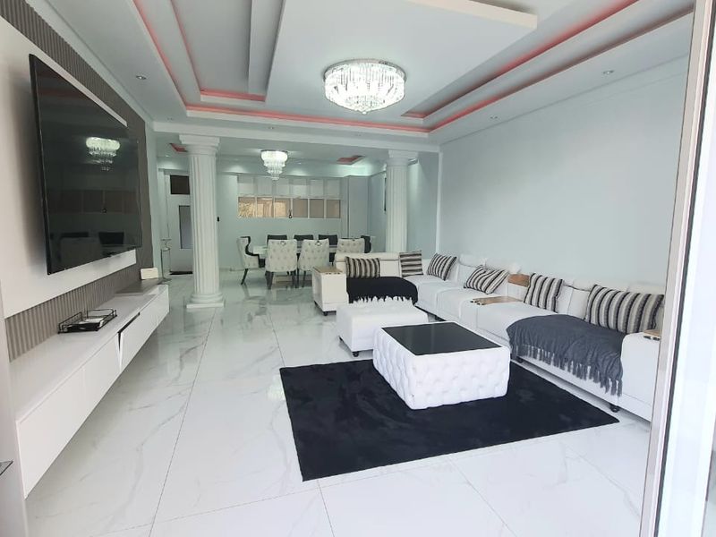 THE ART OF ARCHITECTURAL REINVENTION - 210m2  3 Bedrooms | 2 Bathrooms (En-suite wellness spa) - Photo 4