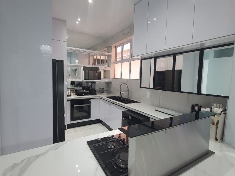 THE ART OF ARCHITECTURAL REINVENTION - 210m2  3 Bedrooms | 2 Bathrooms (En-suite wellness spa) - Photo 8
