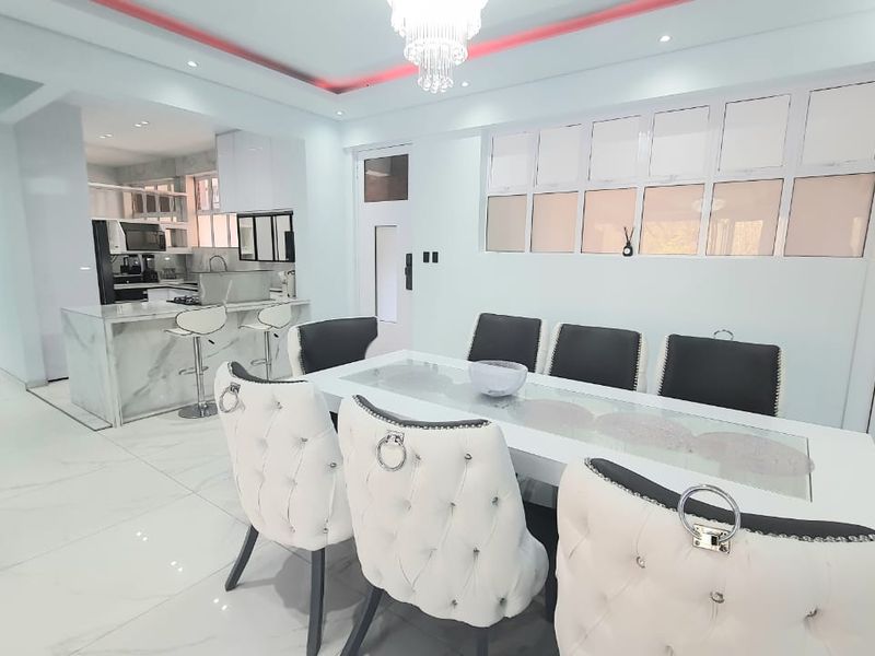 THE ART OF ARCHITECTURAL REINVENTION - 210m2  3 Bedrooms | 2 Bathrooms (En-suite wellness spa) - Photo 2