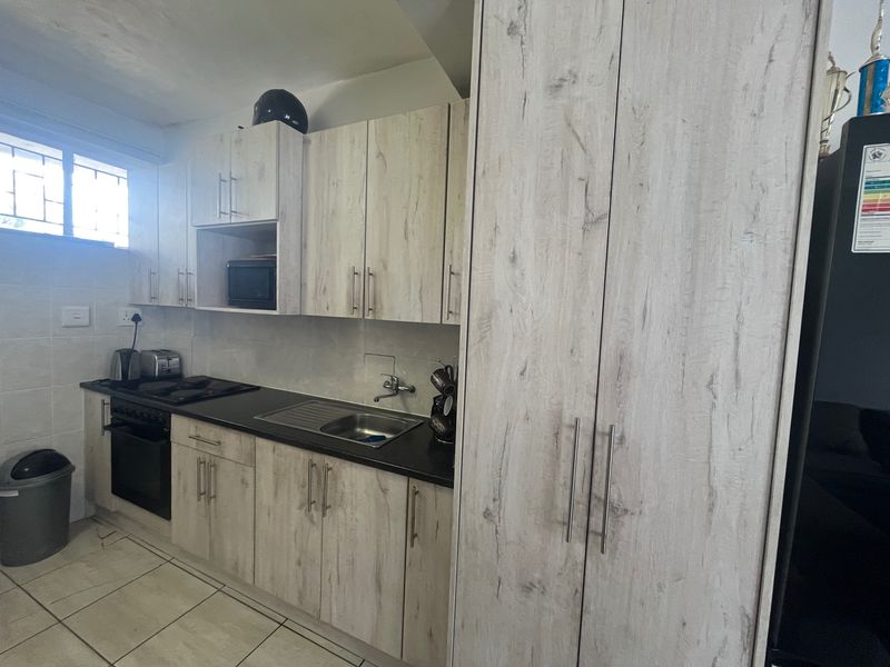 Bachelor apartment in Sasolburg  - Photo 8