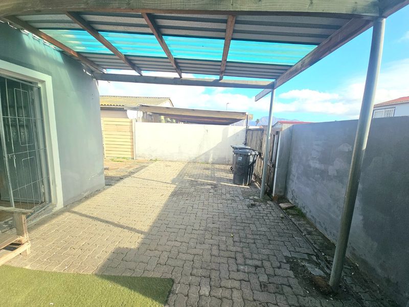 Fully enclosed three bedroom house - Photo 2