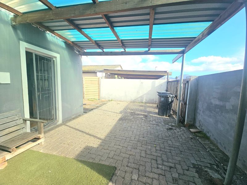 Fully enclosed three bedroom house - Photo 6