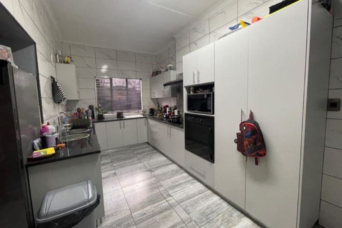3 Bedroom House for Sale in Pretoria Gardens - Photo 3