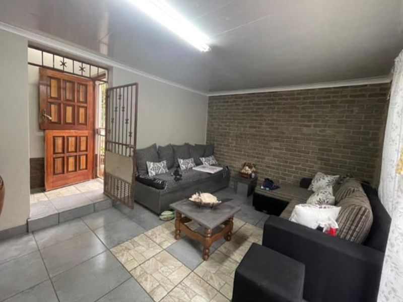 3 Bedroom House for Sale in Pretoria Gardens - Photo 8